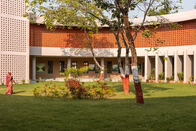 Municipio de Grantsere / Studio Infinity - Fotografía de exteriores, jardines, patios interiores