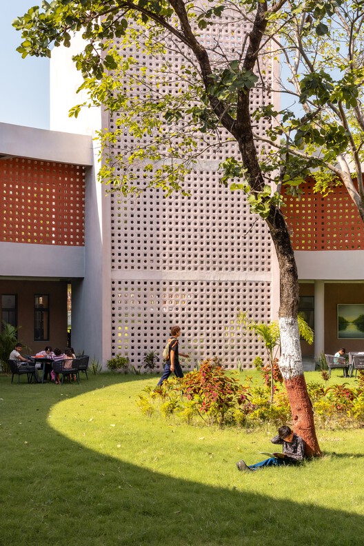 Municipio de Grantsere / Studio Infinity - Fotografía de exteriores, jardines, patios interiores