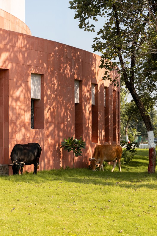 Agencia Municipal Grantseray / Studio Infinity - Fotografía de exteriores, jardín