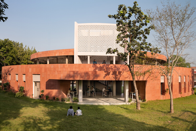 Institución Cívica Granthalay/Studio Infinity - Imagen 2 de 21