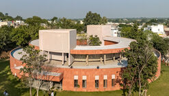 Instituição Cívica Granthalay / Studio Infinity