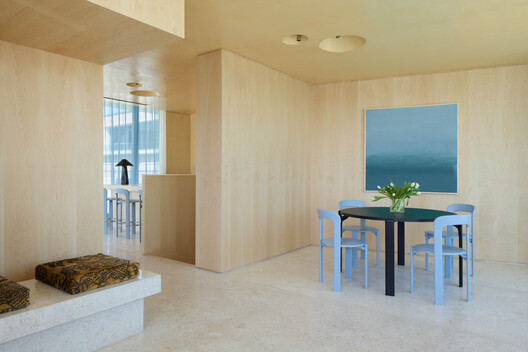 Koffiqa Coffee Shop / Lea Daniel