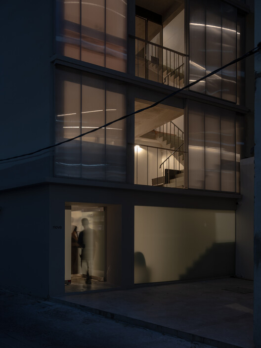 Nova Contemporary Gallery / Skarn Chaiyawat - Interior Photography, Glass, Balcony