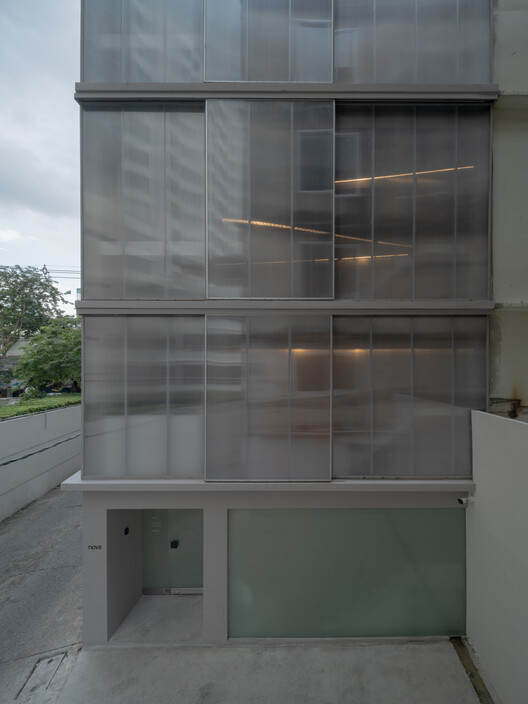 Nova Contemporary Gallery / Skarn Chaiyawat - Image 2 of 29