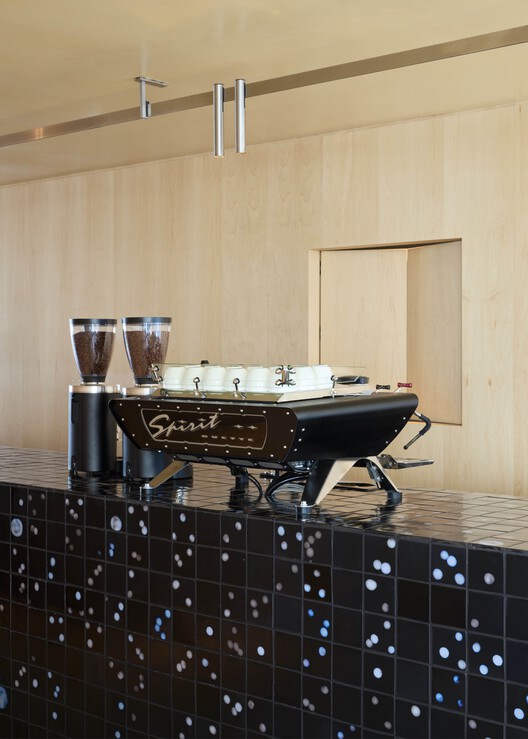 Koffiqa Coffee Shop / Lea Daniel - Interior Photography, Kitchen, Lighting, Countertop