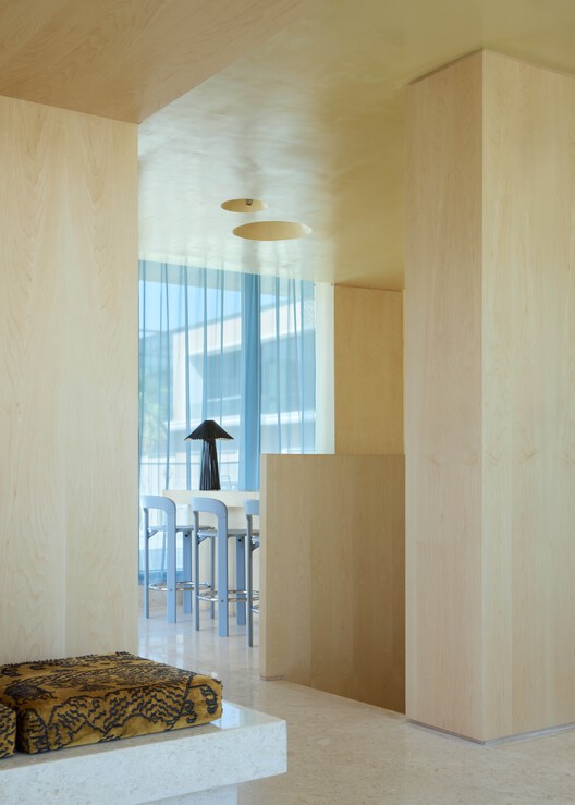 Koffiqa Coffee Shop / Lea Daniel - Interior Photography, Wood, Glass