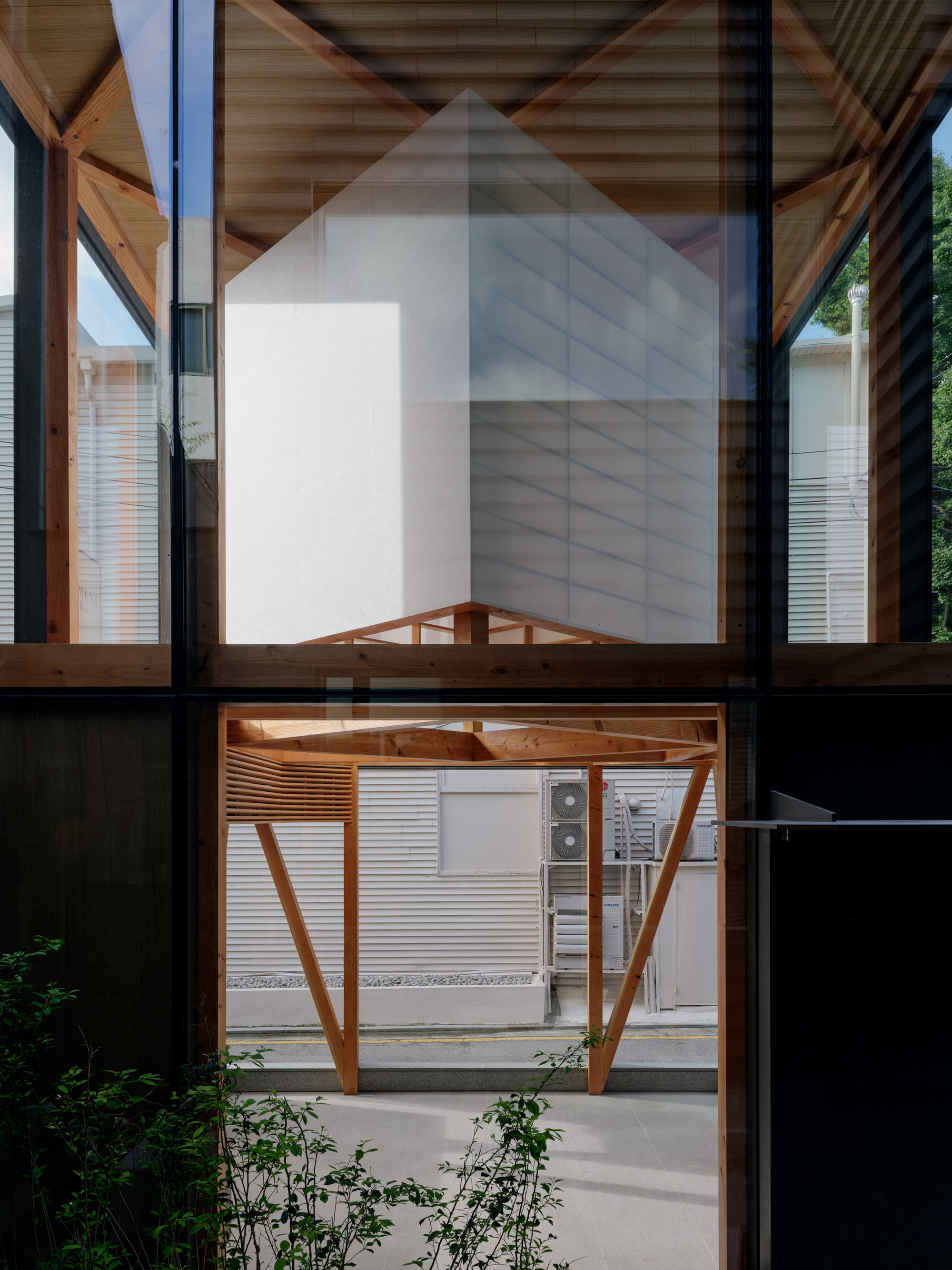 Perfumer H Seoul / Chakchak Studio