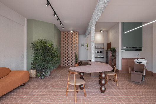 Marcia Leal Hair Studio / Sarturi Gumz Arquitetos Marcia Leal Hair Studio / Sarturi Gumz Arquitetos - Interior Photography, Lighting, Chair