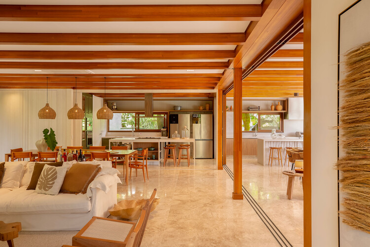 Casa Maré / Sonne Müller Arquitetos - Fotografia de Interiores, Madeira, Iluminação, Mesa, Viga, Cadeira
