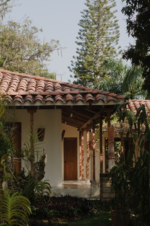 Casa Las Margaritas / Trópico Arquitectura - fotografía exterior, jardín