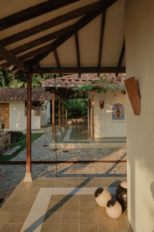 Casa Las Margaritas / Trópico Arquitectura - Imagen 2 de 23