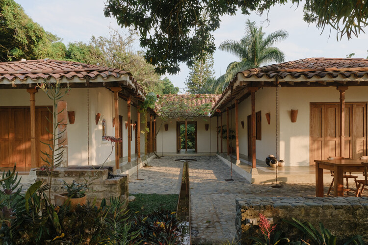 Casa Las Margaritas / Trópico Arquitectura - fotografía exterior, puertas, patio interior
