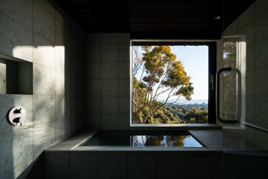 Villa Boso / Kenichi Teramoto / office of Teramoto - Interior Photography, Glass, Bathtub