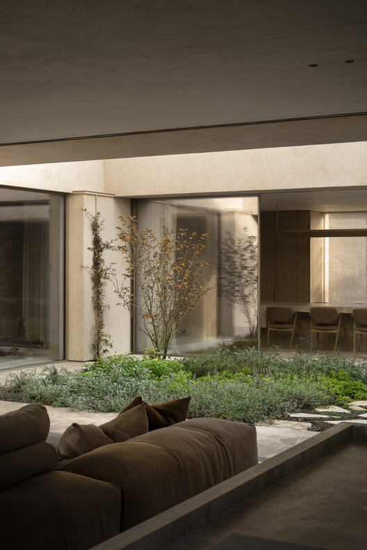 Residence AV / YAMA architects - Interior Photography, Living Room, Concrete