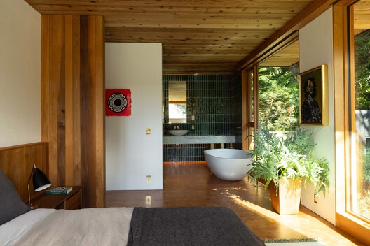 Osler House  / Scott and Scott Architects  - Interior Photography, Bathroom, Wood, Glass, Chair, Beam