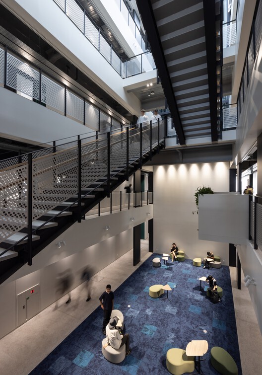Edificio de la Universidad Hannam 4/Nikken Sekkei - fotografía interior, escalera