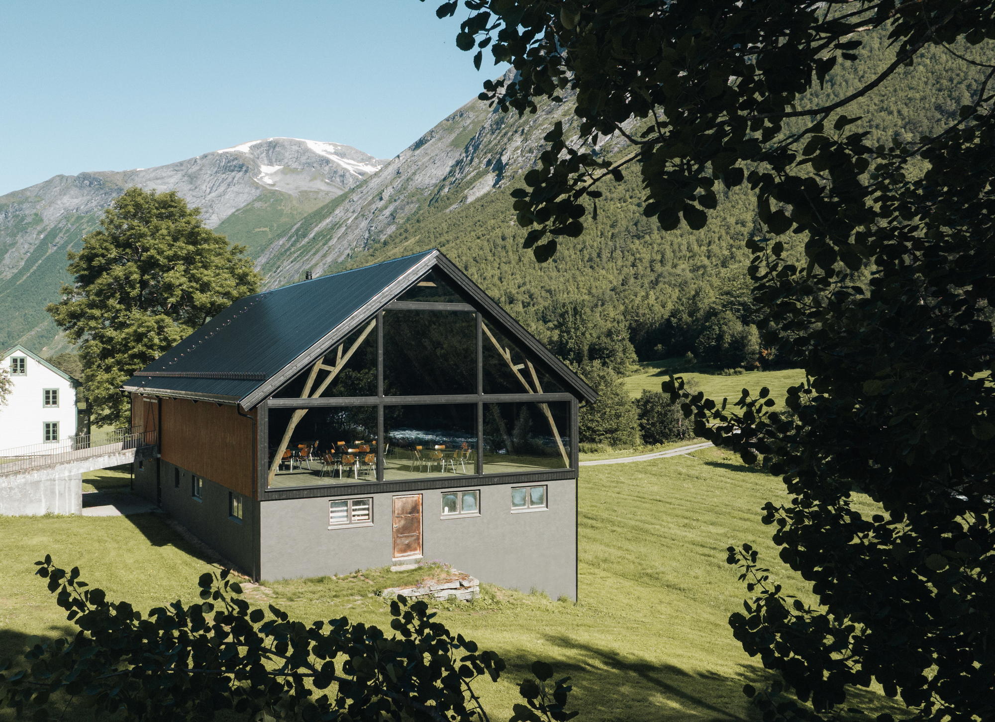 21-24 Nikkakjkken Restaurant / OFFICE INAINN