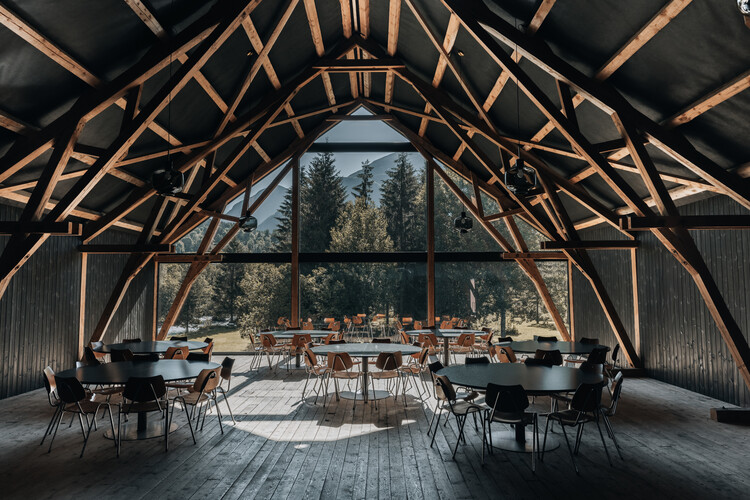 Restaurante 21-24 Nikkakjøkken / OFFICE INAINN - Fotografía de interiores, restaurante, madera, fijación de vigas