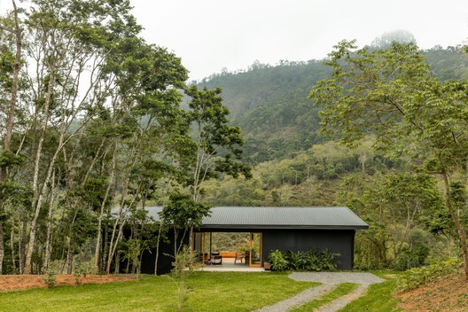 Forest Cabin / Angá Arquitetura
