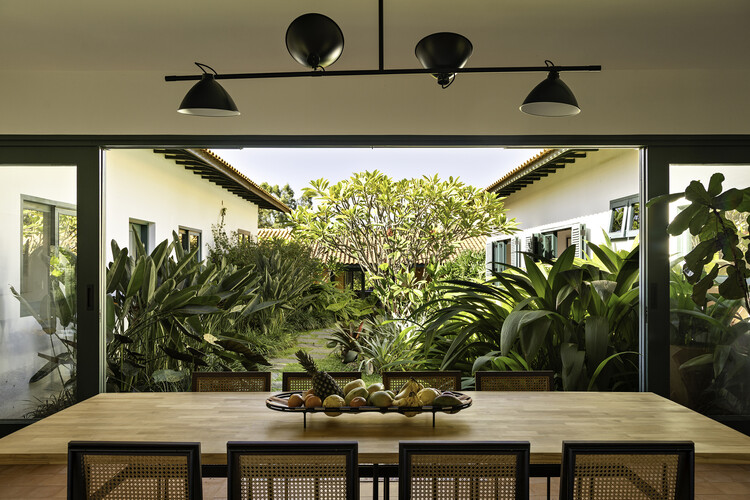 Hacienda Pinheiro / Equipe Lamas - Fotografía de interiores, mesas, luces, sillas, vidrio.