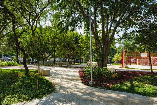 Mashiach Now Square / Natureza Urbana - Image 19 of 28