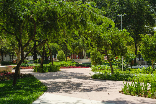 Mashiach Now Square / Natureza Urbana - Image 20 of 28