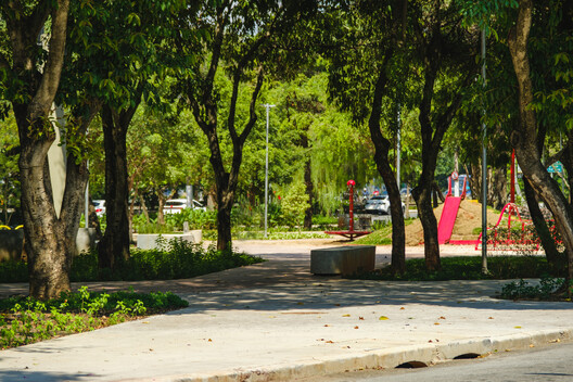 Mashiach Now Square / Natureza Urbana - Image 9 of 28