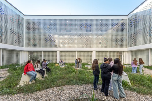 Angela Merkel School / Commonsense Studio