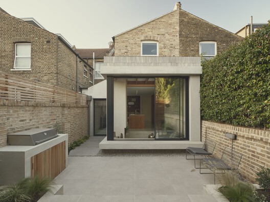 Loggia House / House of EM - Exterior Photography, Door, Brick, Concrete