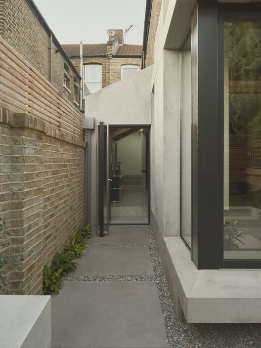 Loggia House / House of EM - Interior Photography, Brick, Concrete