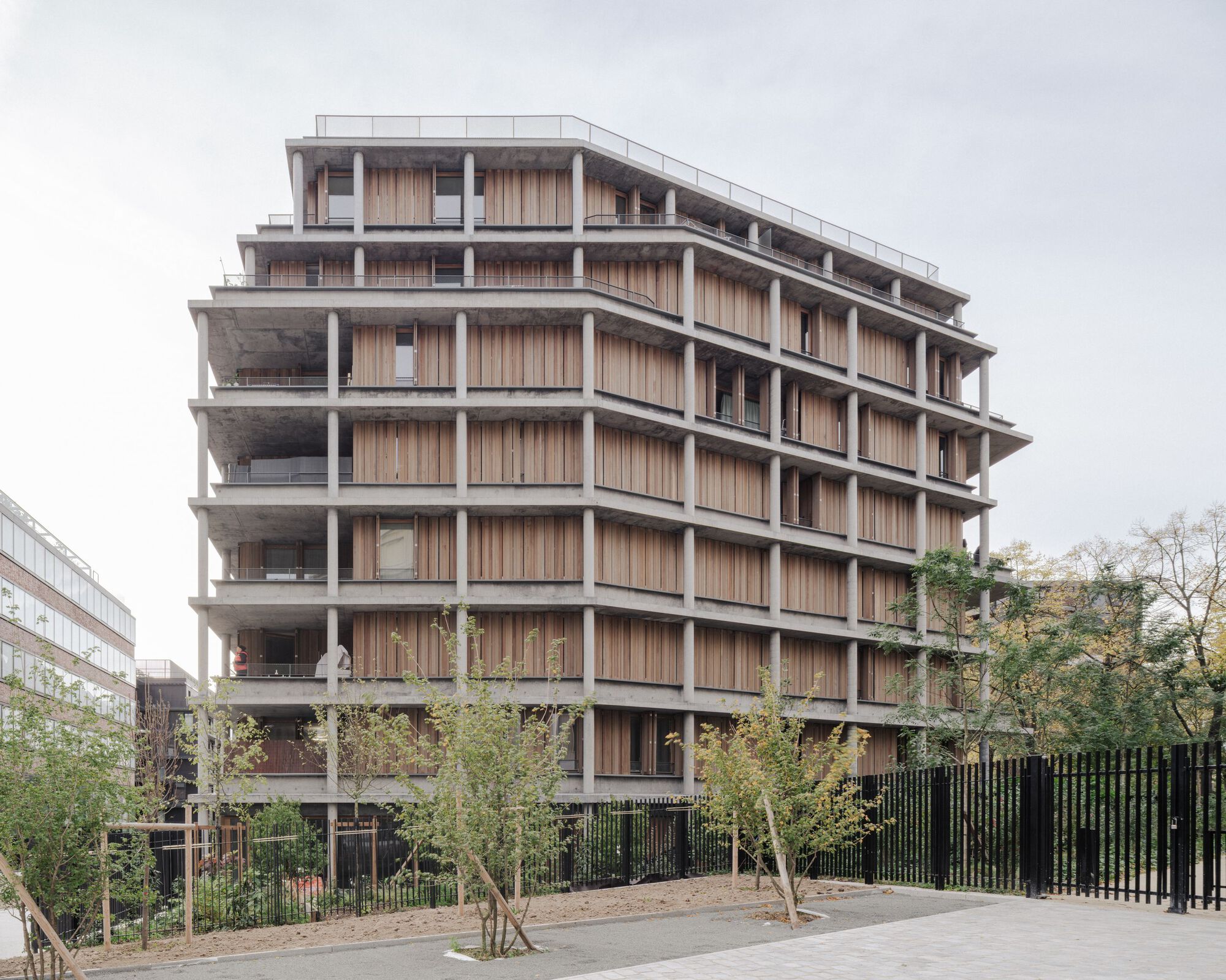 Neighborhood in Paris - Media Library and Family Flats, Student Residence, and Social Housing Units / La Architectures + Atelier Regis Roudil Architectes + Nicolas Hugoo Architecture