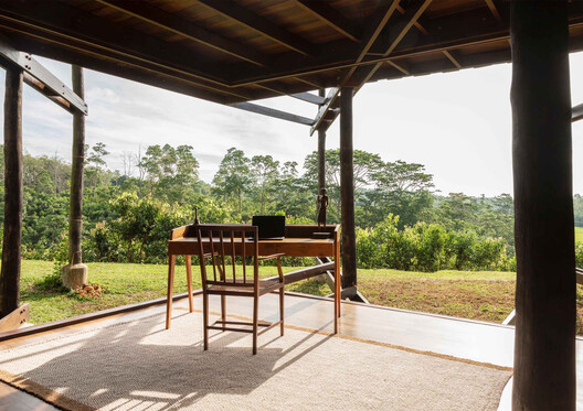 Round House Estate Bungalow at Ahangama / Narein Perera - Interior Photography, Wood, Beam, Chair