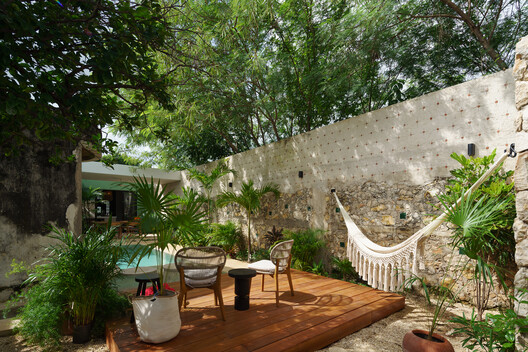 Casa More / Workshop Diseño y Construcción Casa More / Workshop Diseño y Construcción - Fotografía exterior, Sillas, Patio, Patio interior