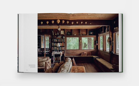 Summer by the Sea: Cottages from Watch Hill to Little Compton - Image 2 of 7