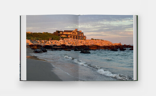 Summer by the Sea: Cottages from Watch Hill to Little Compton - Image 6 of 7