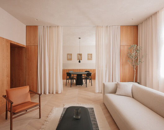 Treehouse Apartment / Projekt V Arhitektura