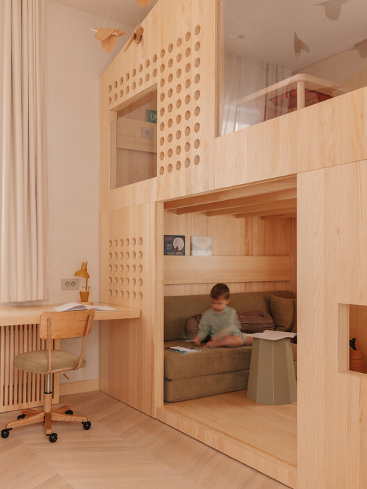 Treehouse Apartment / Projekt V Arhitektura - Interior Photography, Wood, Lighting, Bedroom