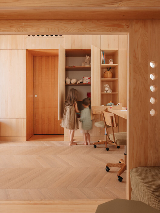 Treehouse Apartment / Projekt V Arhitektura - Interior Photography, Closet, Wood, Shelving