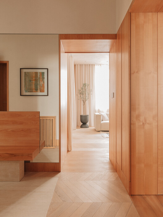 Treehouse Apartment / Projekt V Arhitektura - Interior Photography, Wood, Lighting, Door, Closet