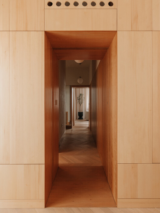 Treehouse Apartment / Projekt V Arhitektura - Image 9 of 24