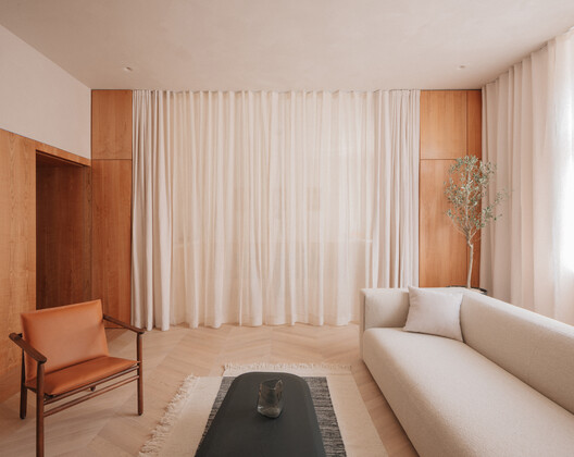 Treehouse Apartment / Projekt V Arhitektura - Interior Photography, Living Room, Wood