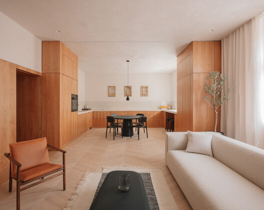 Treehouse Apartment / Projekt V Arhitektura - Interior Photography, Living Room, Wood, Table, Sofa, Chair