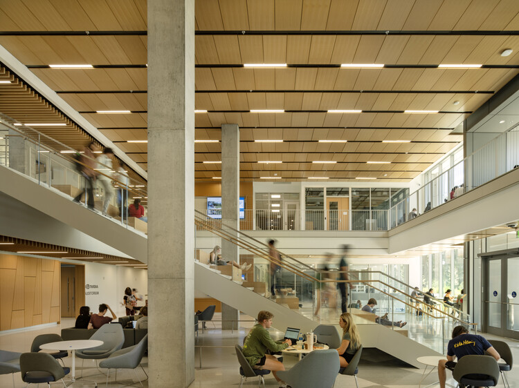 Florida Üniversitesi - Malachowsky Veri Bilimi ve Bilgi Teknolojisi Binası / Bohlin Cywinksi Jackson - İç Mekan Fotoğrafçılığı, Aydınlatma, Cam, Sandalye