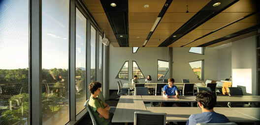 University of Florida - Malachowsky Hall for Data Science and Information Technology / Bohlin Cywinski Jackson - Interior Photography, Kitchen, Glass, Chair