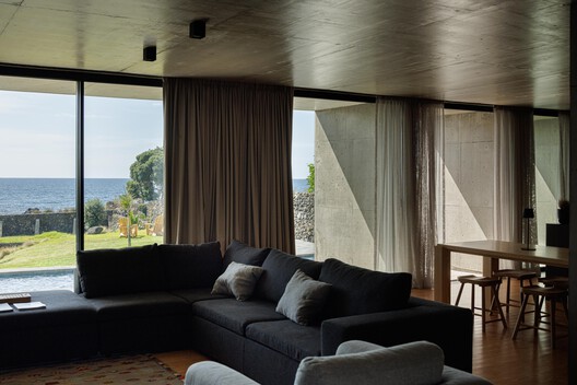 Casa da Rocha Quebrada / SO Arquitetura & Design Casa da Rocha Quebrada / SO Arquitetura & Design - Fotografía interior, Sala de estar, Madera, Sillones, Sillas, Concreto