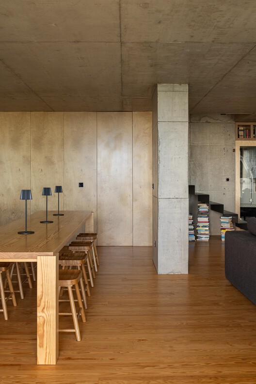 Casa da Rocha Quebrada / SO Arquitetura & Design Casa da Rocha Quebrada / SO Arquitetura & Design - Fotografía interior, Madera, Sillas