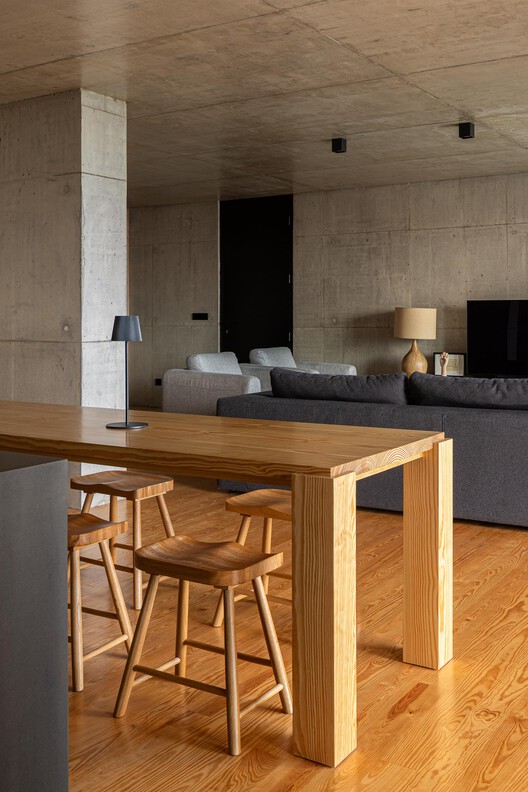 Casa da Rocha Quebrada / SO Arquitetura & Design Casa da Rocha Quebrada / SO Arquitetura & Design - Fotografía interior, Madera, Mesas, Sillas