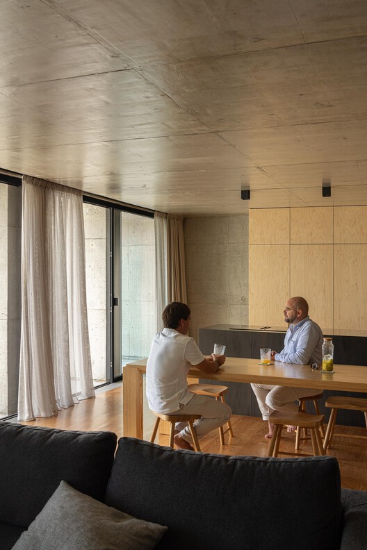 Casa da Rocha Quebrada / SO Arquitetura & Design - Fotografía de interiores, madera, mesas, sillas