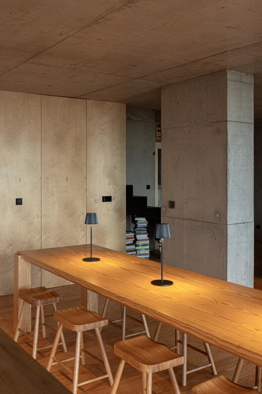 Casa da Rocha Quebrada / SO Arquitetura & Design Casa da Rocha Quebrada / SO Arquitetura & Design - Fotografía interior, Madera, Mesas, Sillas