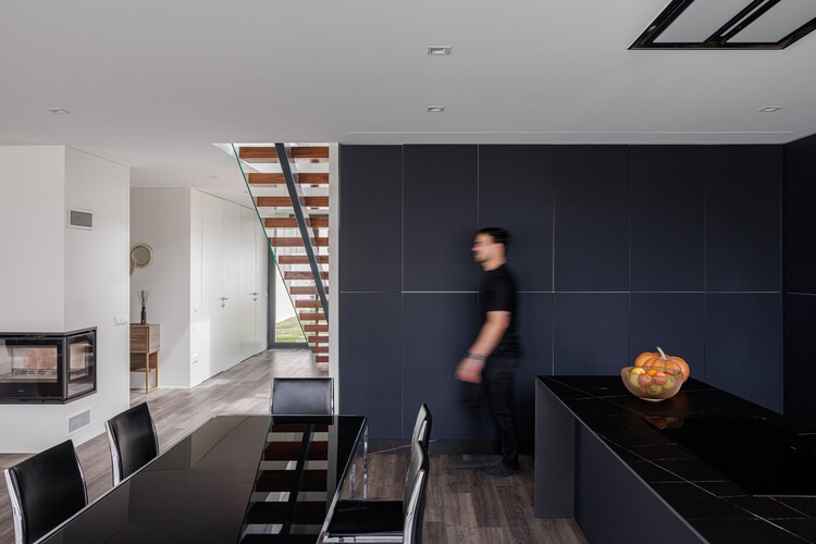 Casa dos Sobreiros II / Urbanpolis – Construções e Empreendimentos, Lda - Fotografia de Interiores, Cozinha, Madeira, Iluminação, Vidro, Cadeira
